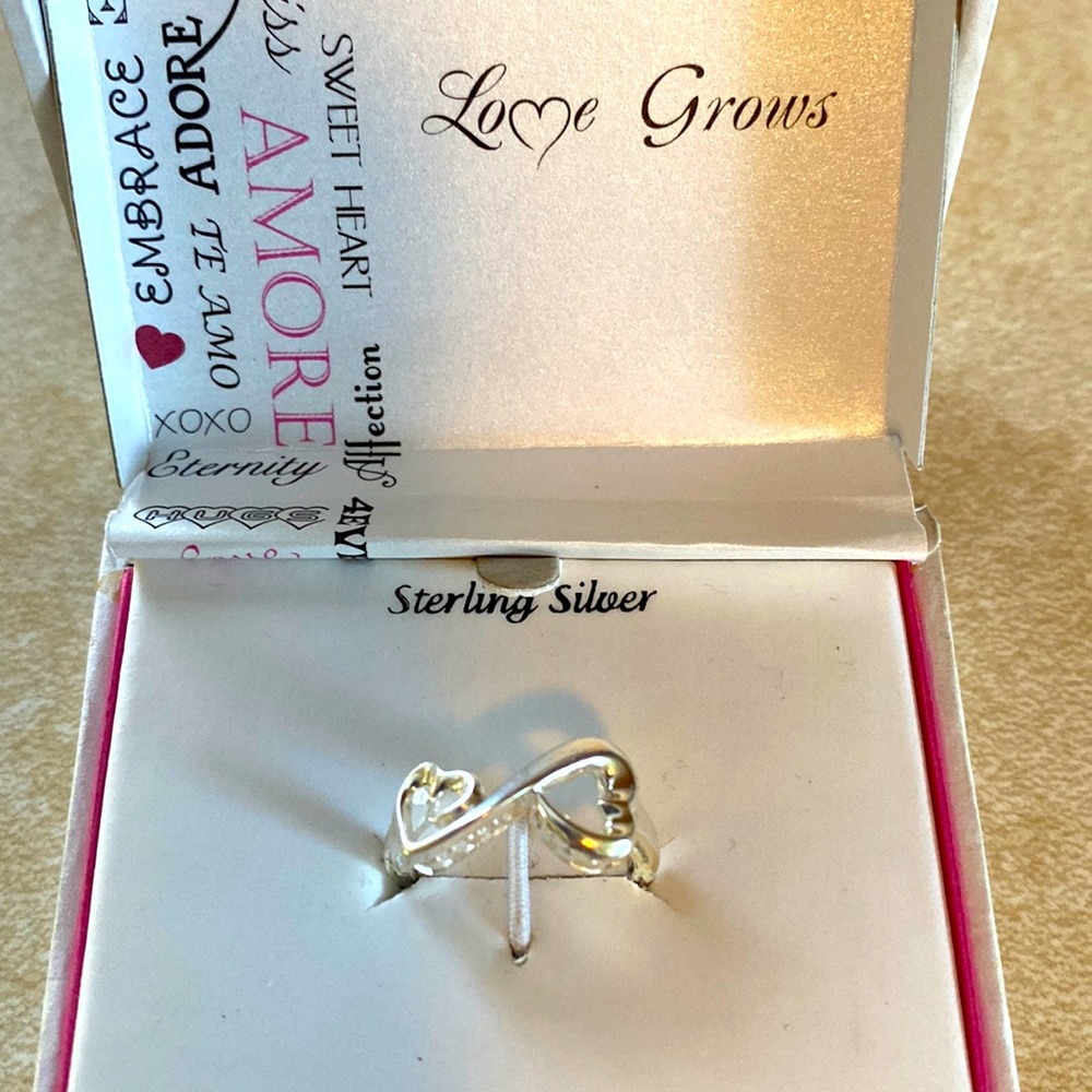 NWT! Silver heart ring